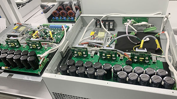 Loaʻa i kahi mea hana ikaika Story Retic hou i ka hana o kahi capacitor?